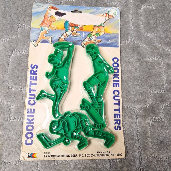 VINTAGE SPORTS THEME COOKIE CUTTERS NOS 1989 LK MANUFACTURING BAKING NIP RARE - Picture 1 of 7
